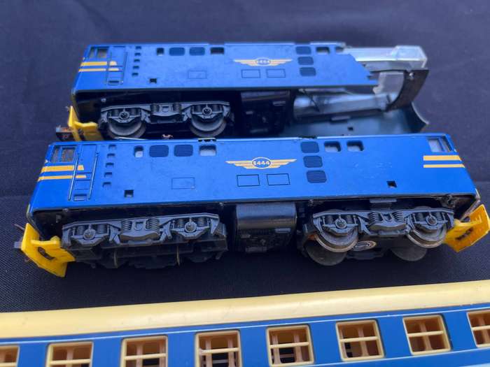 LIMA Rolling stock. Locos not working.