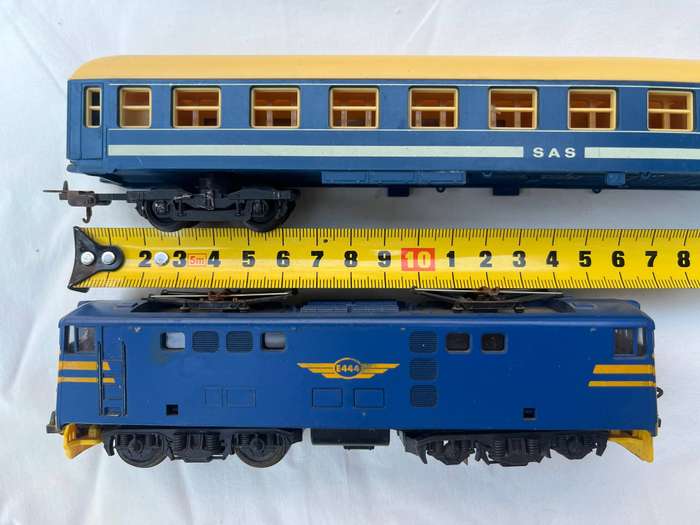 LIMA Rolling stock. Locos not working.
