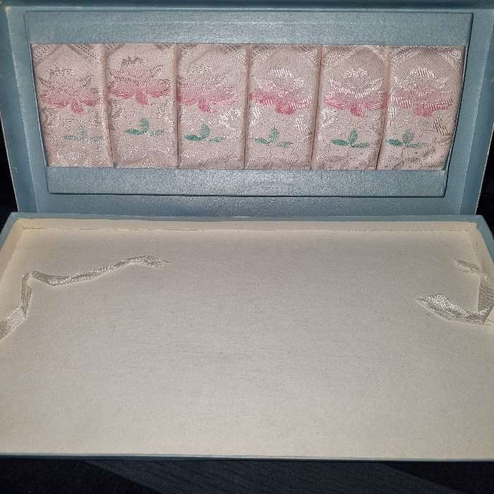 6 x Vintage Damask Superior Quality napkins