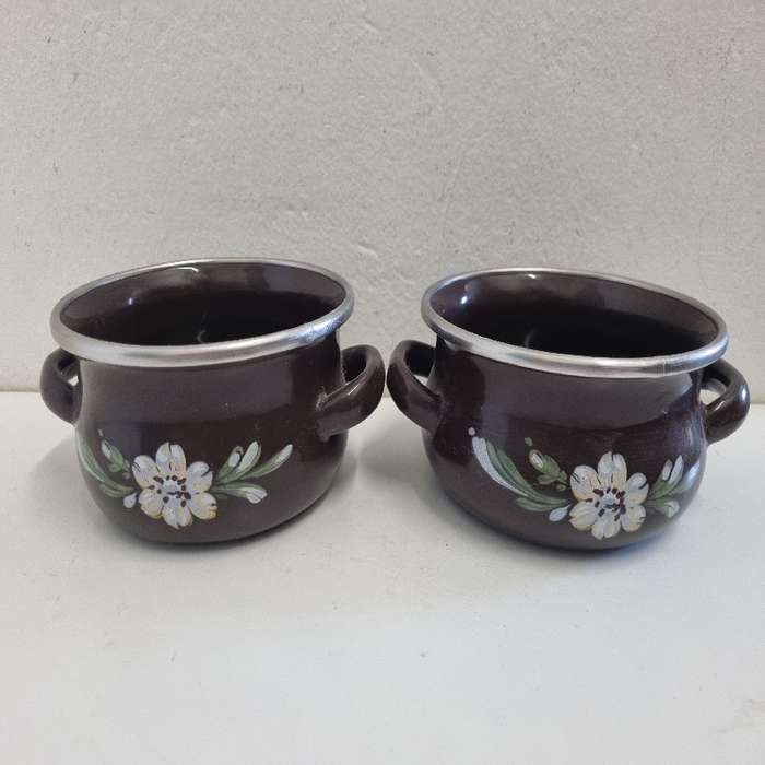 2 x Vintage Brown Enamel Pots - Great condition - Diameter 11.5cm