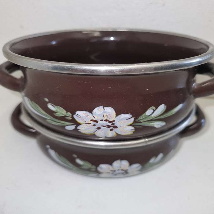 2 x Vintage Brown Enamel Pots - Great condition - Diameter 11.5cm