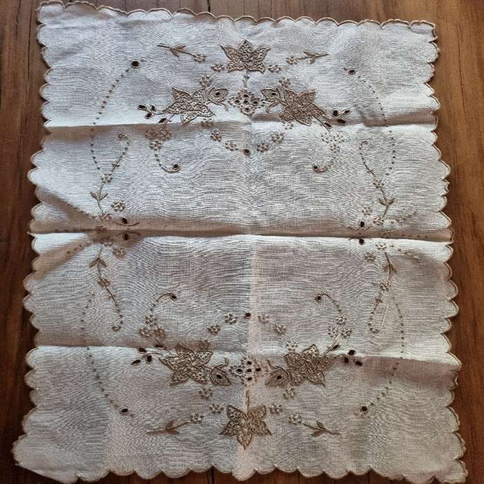Vintage Embroidered Tea Tray Cloth - Just Beautiful!!