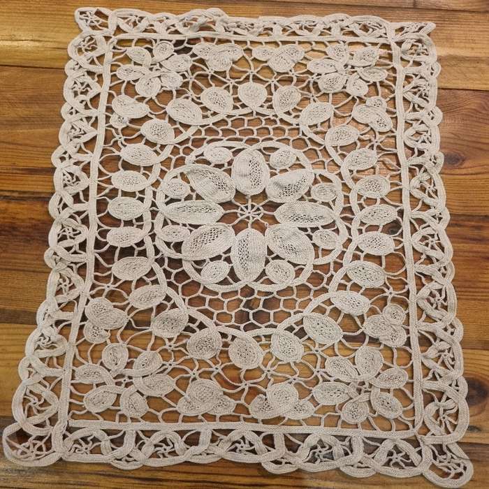 Vintage Fine Hand Crafted Tea Tray Cloth / Doily
