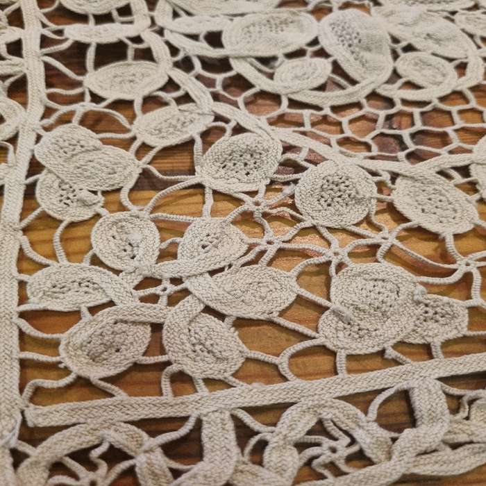 Vintage Fine Hand Crafted Tea Tray Cloth / Doily