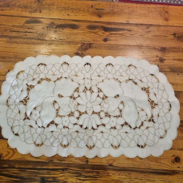 Vintage Runner / Doily - 84cm x 37cm