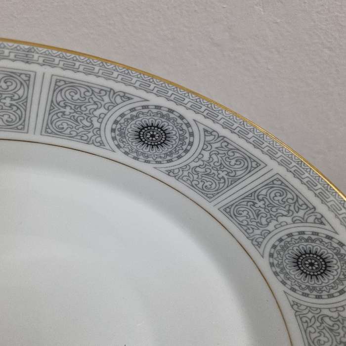 Noritake Serving Bowl - Diameter at top - 22.5cm