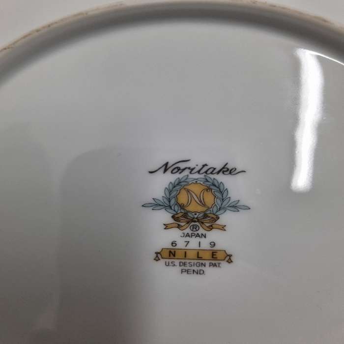 Noritake Serving Bowl - Diameter at top - 22.5cm