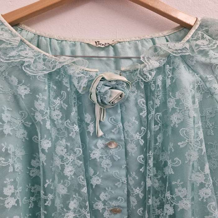 Beautiful Vintage Sleepwear / Gown - Size L