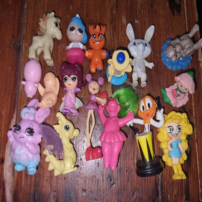 16 x Miniature Toy Figurines