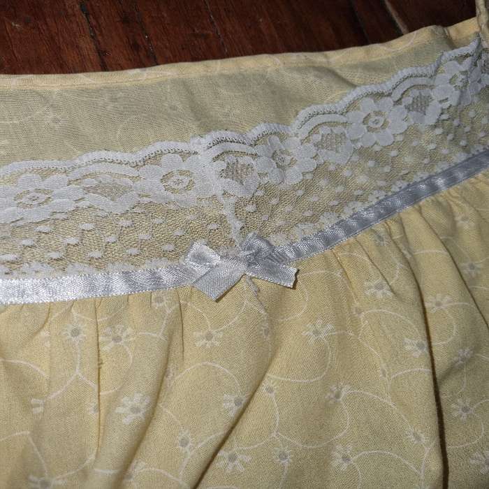 Vintage Sleepwear - Yellow with lace detail - Size M