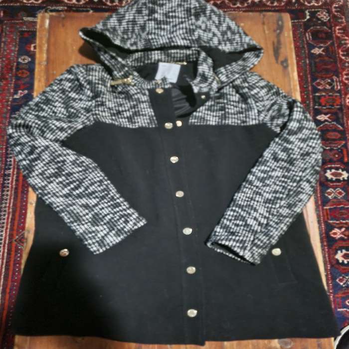 Beautiful Jacket with removable hood - Warm, great quality jacket - Size M