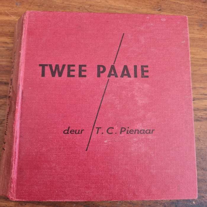 Twee Paaie - T.C. Pienaar
