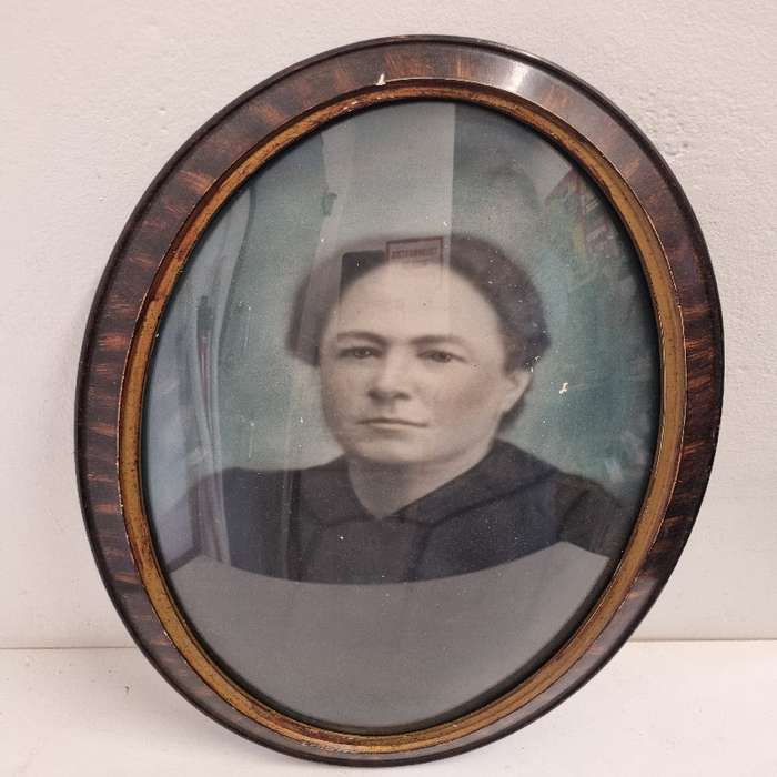 Vintage Oval Wooden Picture frame with curved glass and vintage photo