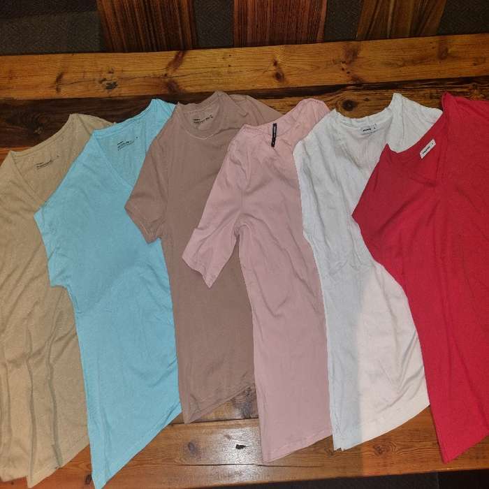 6 x Woolworths T-Shirts - Size M - Most never worn - Perfect condition