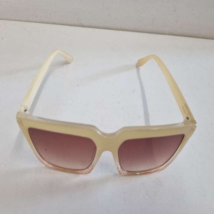 Beautiful Vintage Style Sunglasses - great condition
