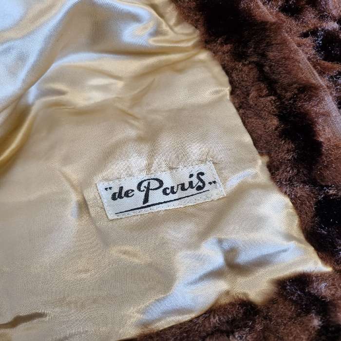Vintage fake fur shawl scarf with lining and pockets