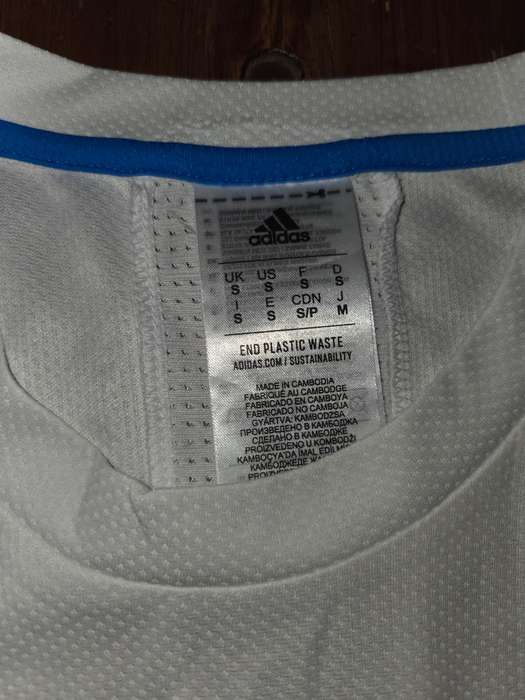 Adidas T-shirt - Size S - Perfect condition