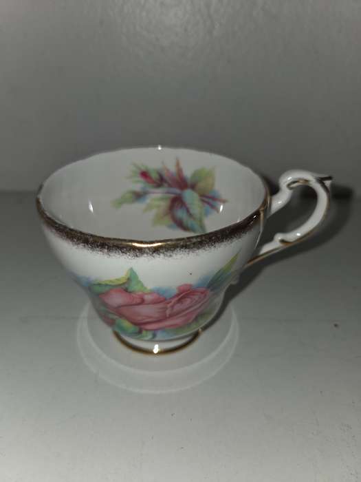 Roslyn Fine Bone China - Wheatcroft Roses - Cup only - Made in England