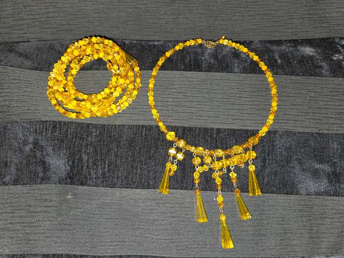 Beautiful beaded vintage necklace with matching bracelet