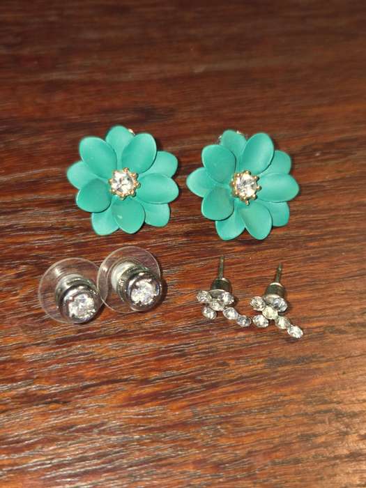 3 x Pairs of beautiful earrings