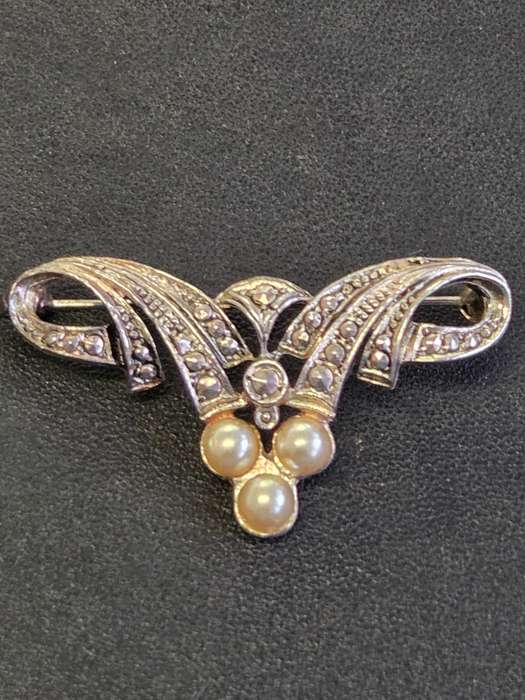 Beautiful Vintage Brooch