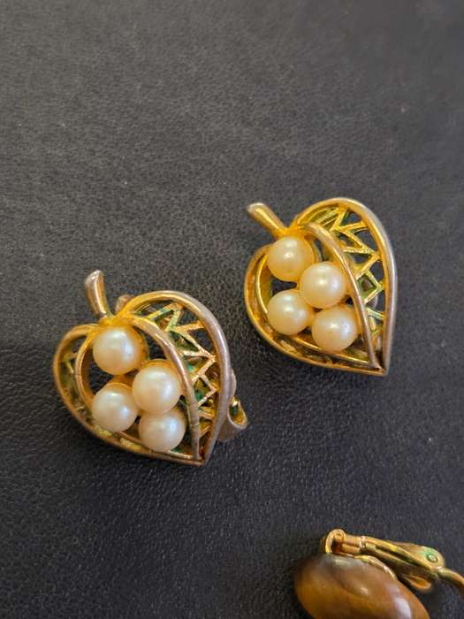 4 Pairs of Vintage Clip On Earrings - Not sure if these are gold or not