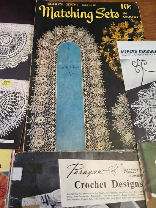 Crochet booklets and patterns and free crochet needle