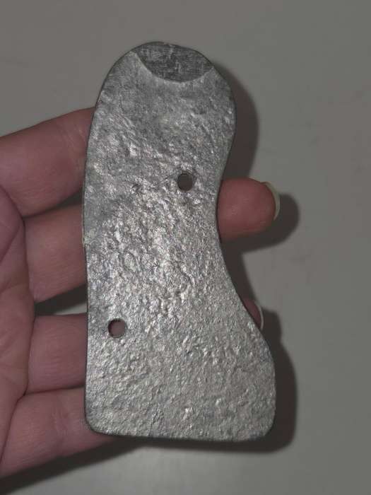 Metal plaque for bathroom