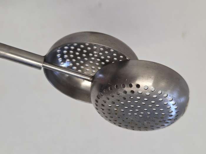 Vintage Tea Strainer - Works with spring