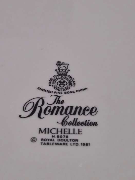 Royal Doulton Large Plate - The Romance Collection - Michelle - Diameter - 27cm