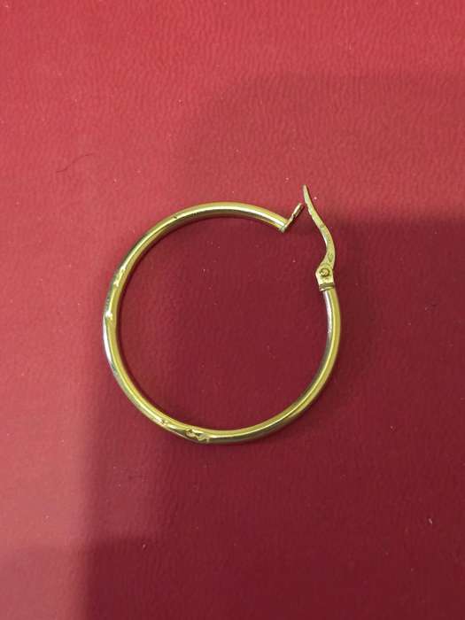 1 x Gold stamped loop earring - Diameter 3cm - Only one earring