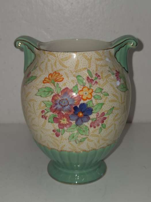 Beautiful Crown Devon Vase - Made in England - Beautiful detail - Height - 13.5cm