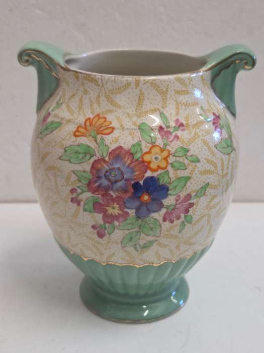 Beautiful Crown Devon Vase - Made in England - Beautiful detail - Height - 13.5cm
