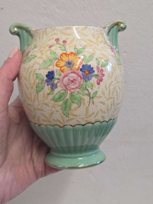 Beautiful Crown Devon Vase - Made in England - Beautiful detail - Height - 13.5cm