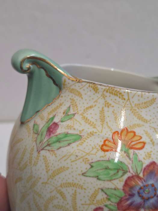 Beautiful Crown Devon Vase - Made in England - Beautiful detail - Height - 13.5cm