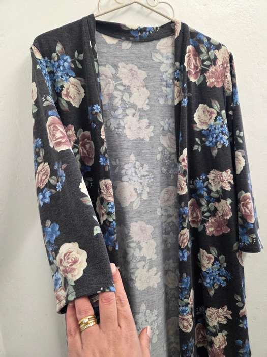 Beautiful Long Coat - Size 2XL - Grey with floral detail
