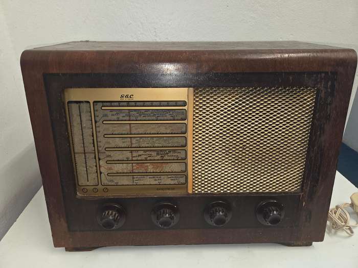 Vintage G.E.C. Radio - Made in England - See pictures