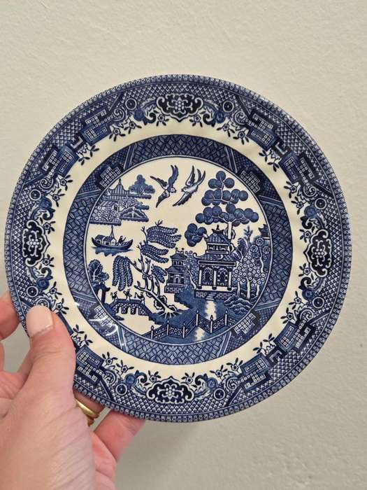 Royal Wessex Blue and White plate - England Diameter- 17cm