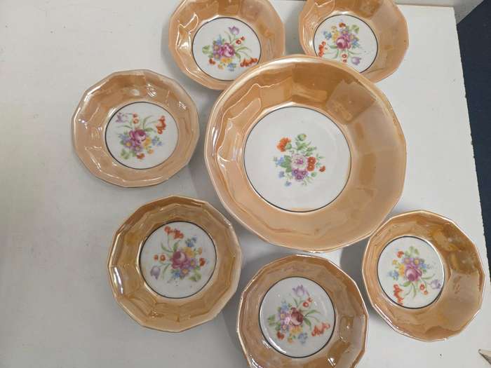 Vintage 7 Piece set - Large bowl with 6 small bowls