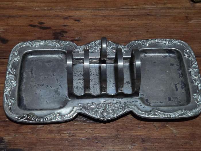 Beautiful Vintage Toast holder dish - great detail / rustic feel
