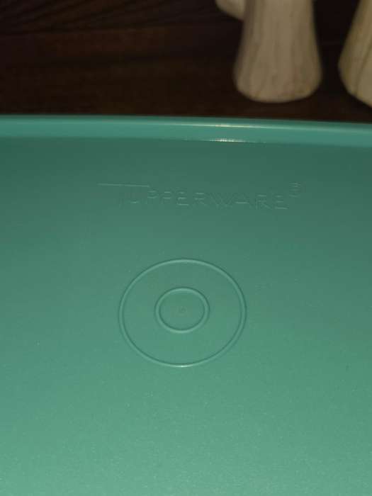 4 x Tupperware containers