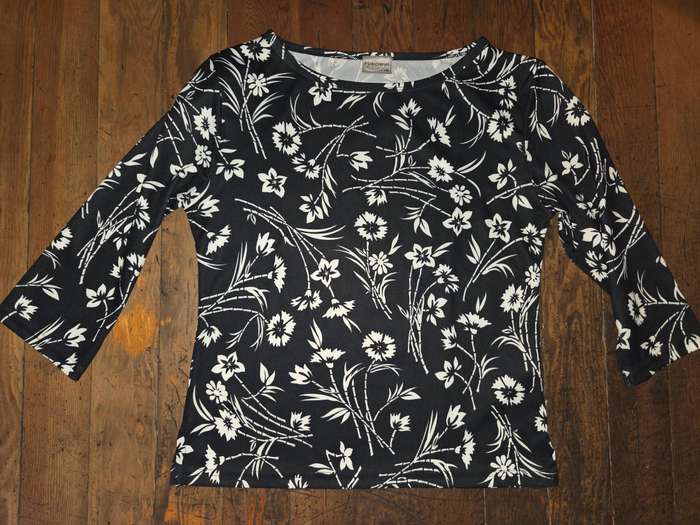Foschini Black and White top - Size 16