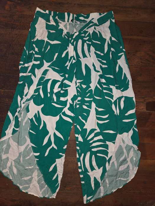 2 Piece Woolworths T-Shirt and Pants - Size L