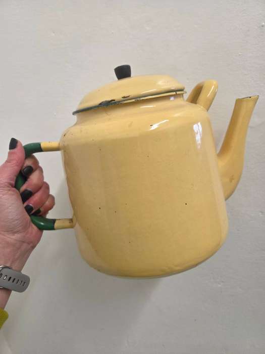 Large Vintage Enamel Kettle in very good condition