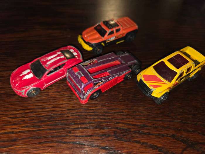 4 x Hotwheel cars - Well used