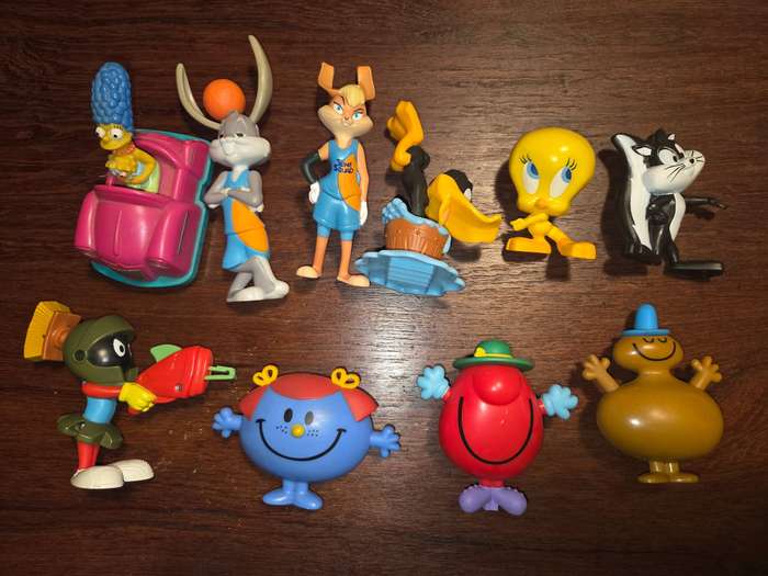 10 x McDonalds Toys incl. Mr. Men, Simpsons, Tweety, etc.
