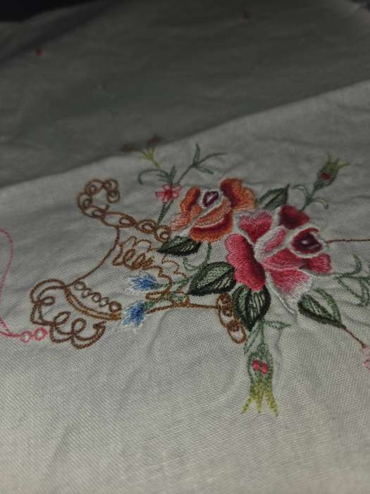 Vintage Embroidered tea tray cloth - Slight yellowing due to age