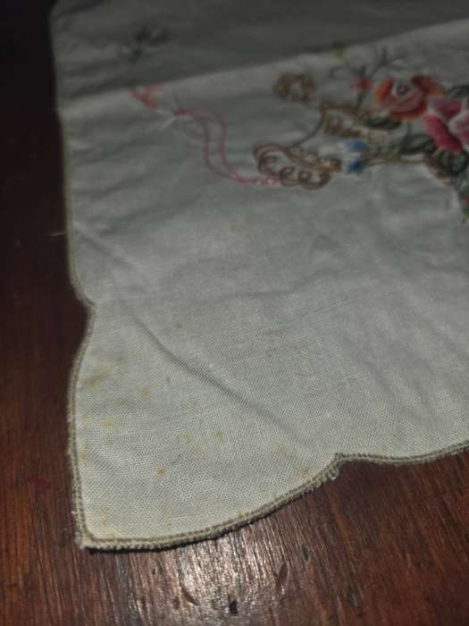 Vintage Embroidered tea tray cloth - Slight yellowing due to age