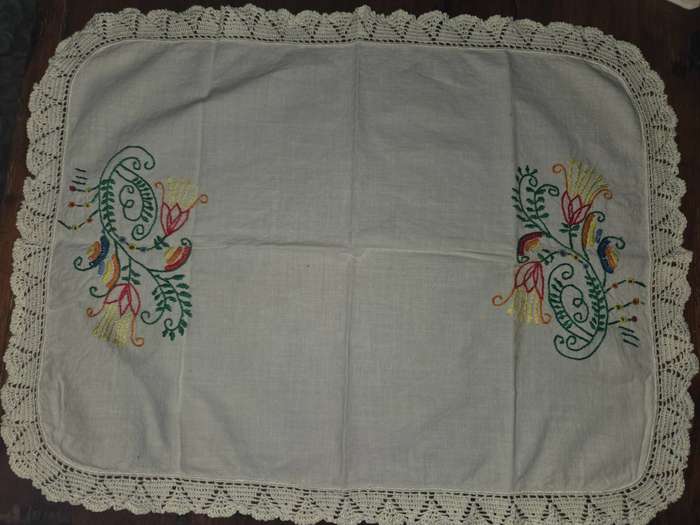 Vintage Embroidered doily - 47cm x 36cm