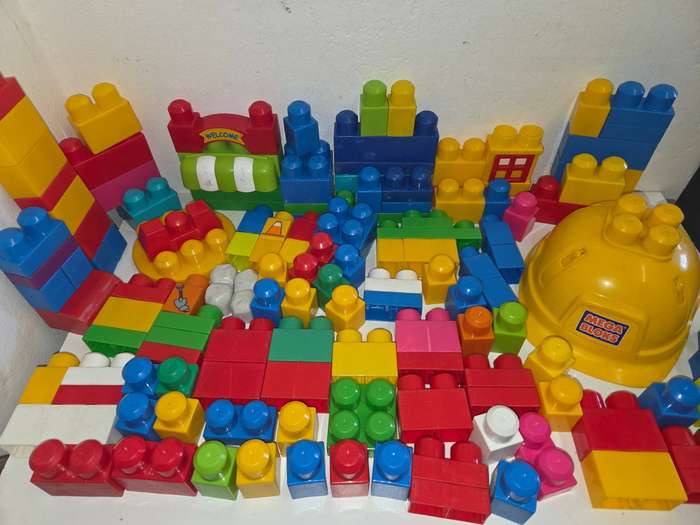 140 Piece Mega Bloks - Including hard hat